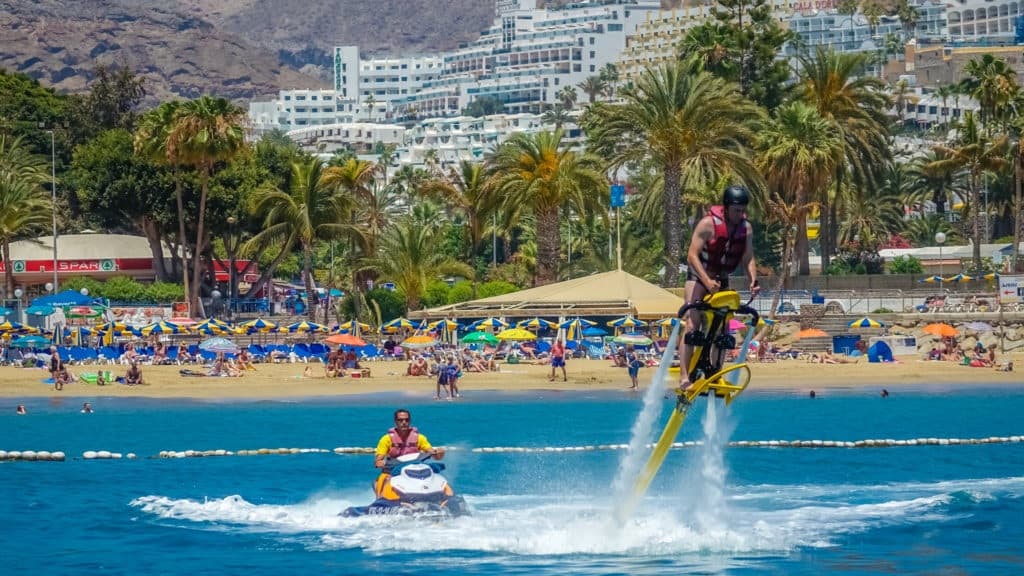 Activitats aquàtiques a Lloret de Mar: motos aquàtiques i flyboard